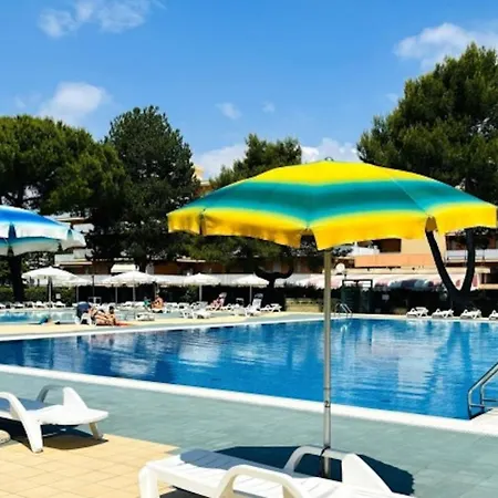 Apartamento Lovely For Poolside Lovers *