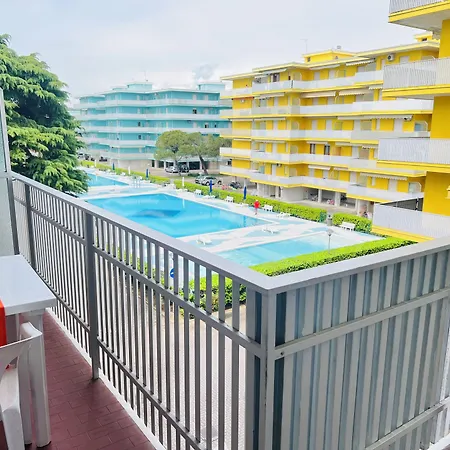 Lovely For Poolside Lovers Apartamento