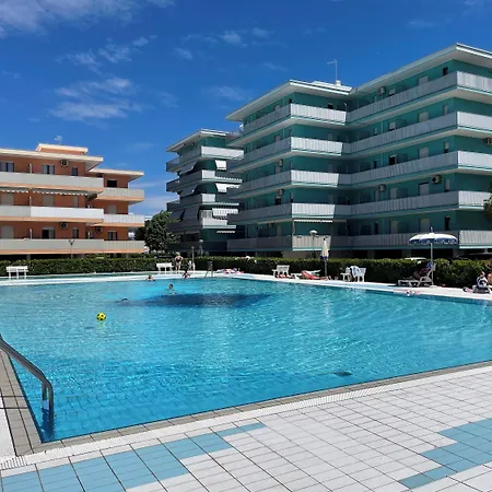 Lovely For Poolside Lovers Apartamento Bibione